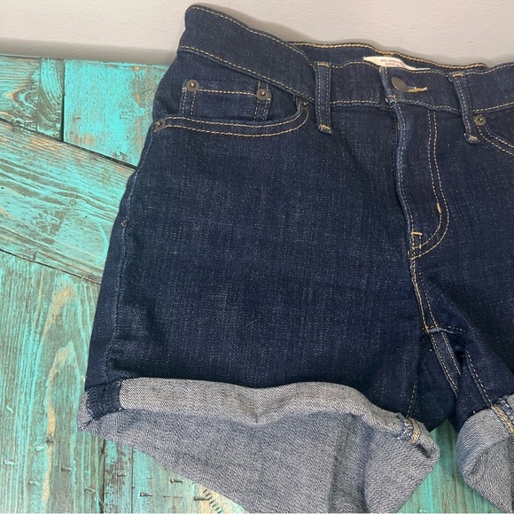 Levi's Mid Length Shorts Dark wash Rolled Cuffs Size 26 - Picture 3 of 12